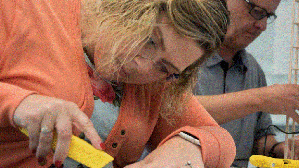 2019_07_12-Engineer Your World-hgthompson-001.gif